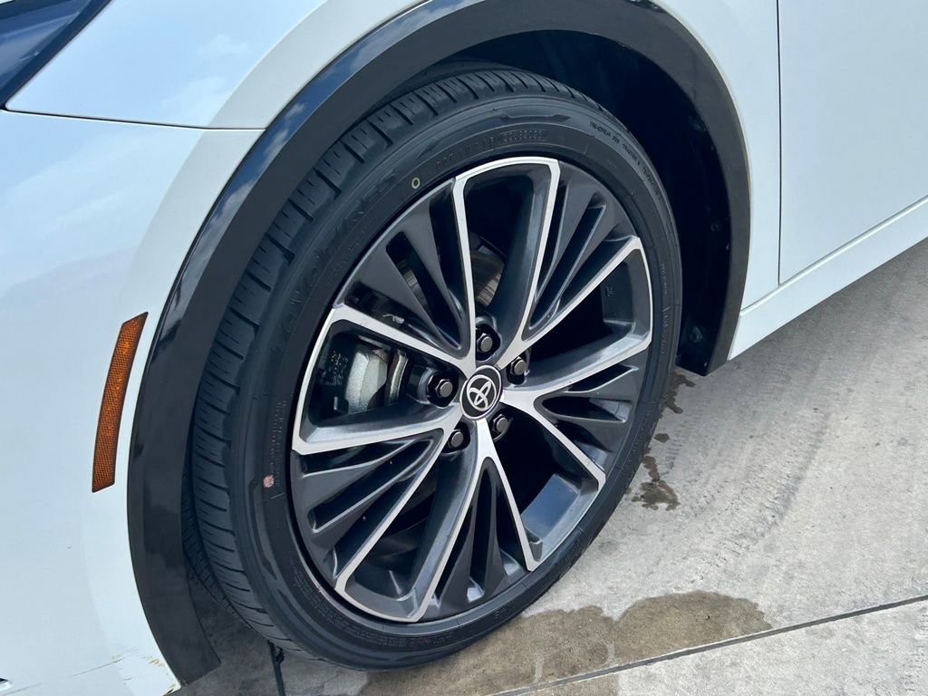 Used 2023 Toyota Prius XLE FWD image 9