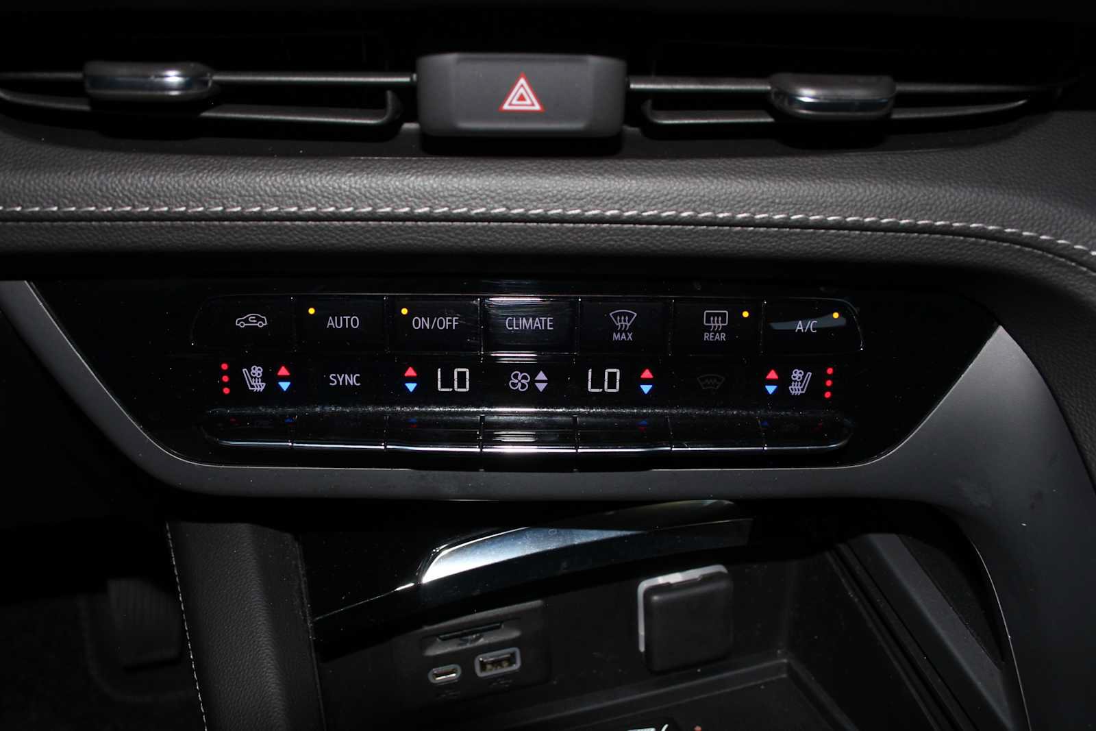Used 2023 Buick Envision Avenir AWD/4WD image 43
