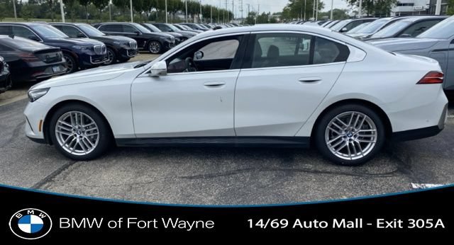 Certified 2024 BMW 530i xDrive AWD/4WD image 1