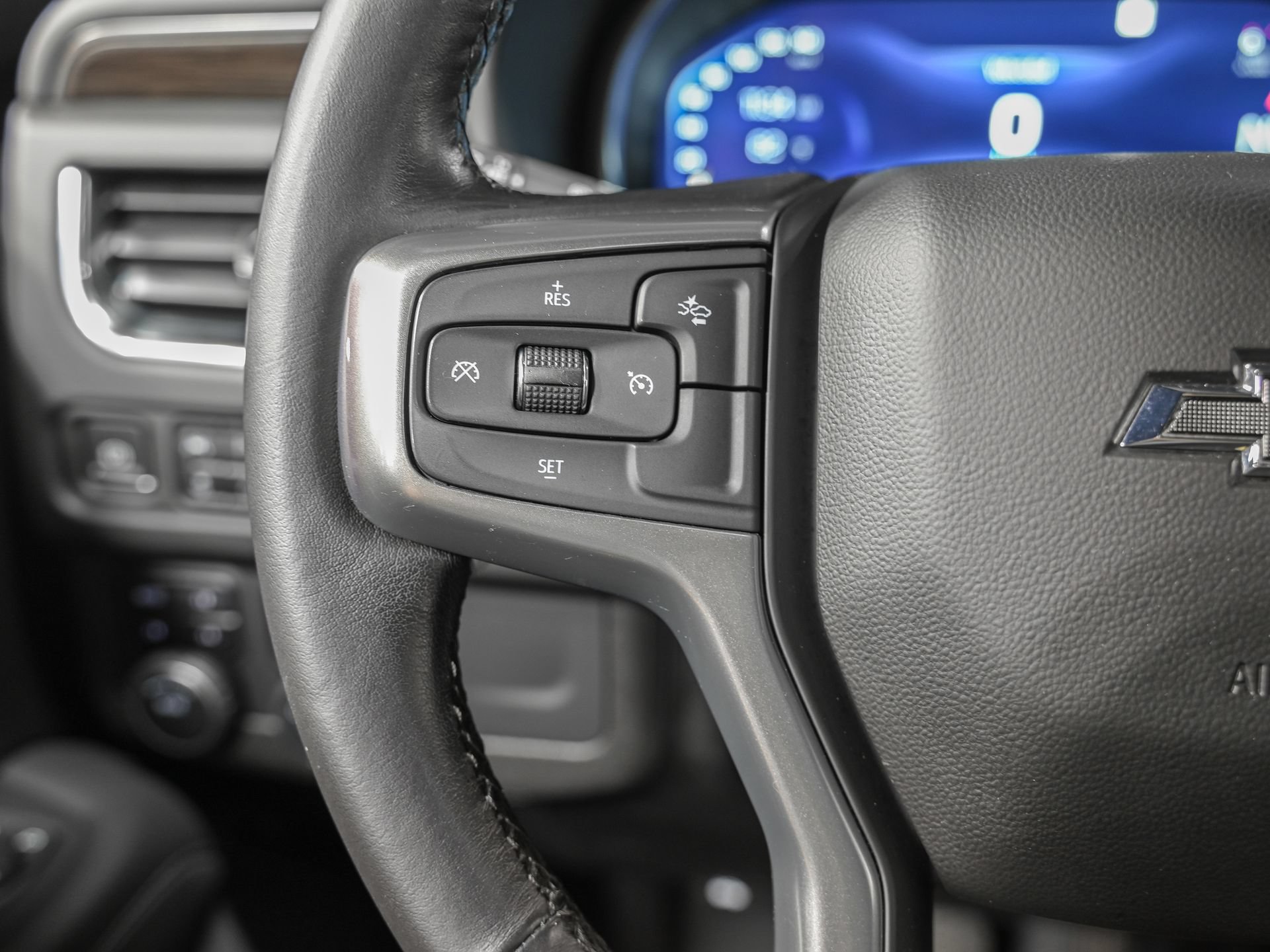 Used 2022 Chevrolet Suburban Z71 AWD/4WD image 19