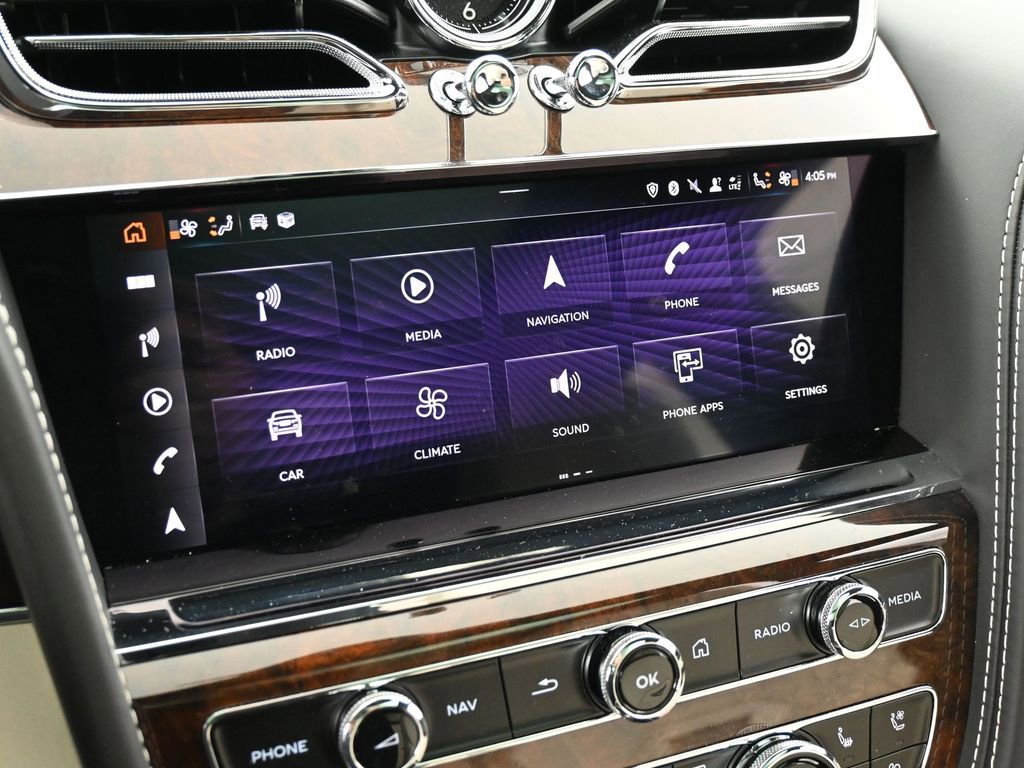 Certified 2023 Bentley Bentayga Plug-In Hybrid AWD/4WD image 20