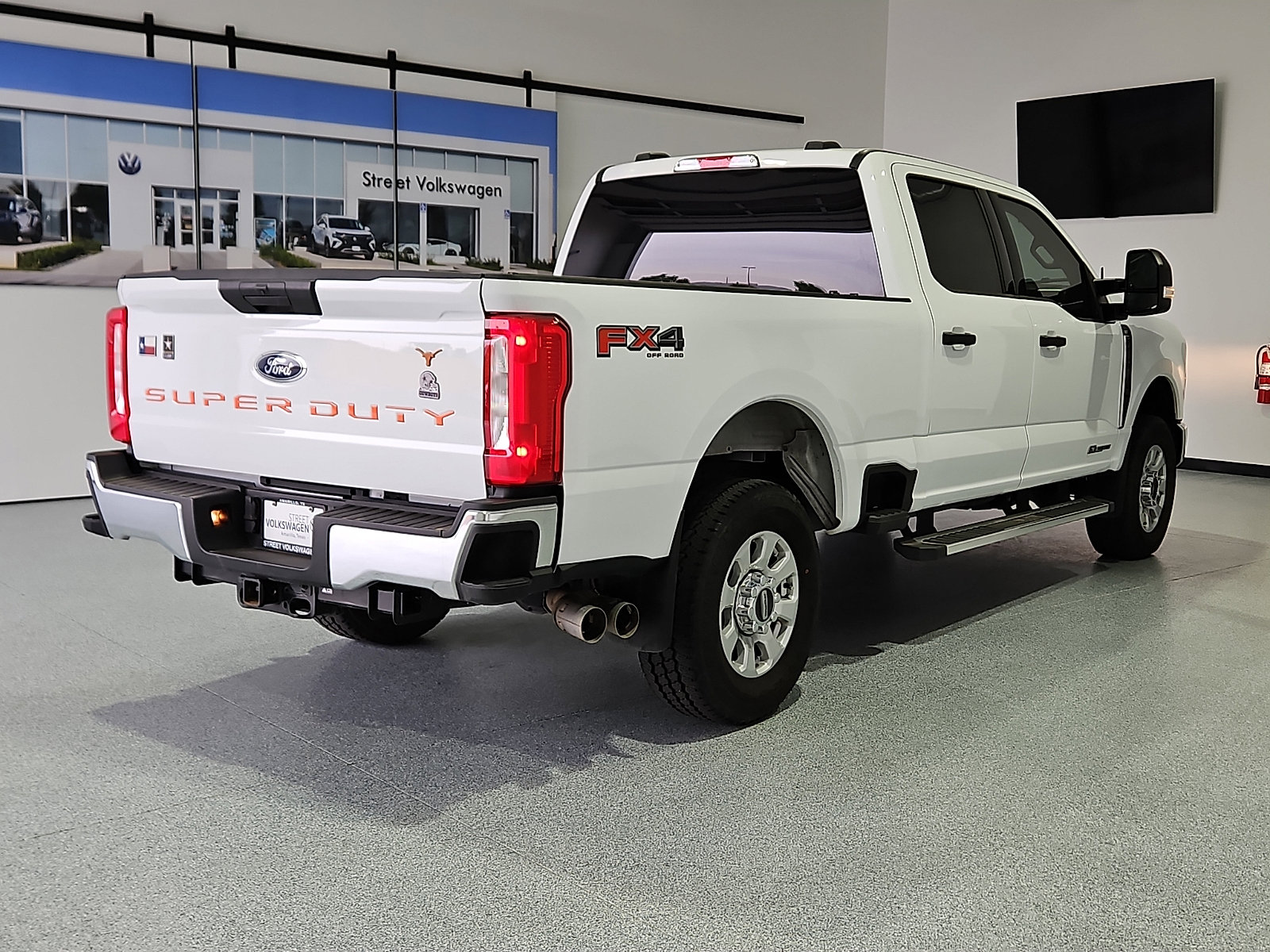 Used 2024 Ford F250 XLT w/ FX4 Off-Road Package AWD/4WD image 3