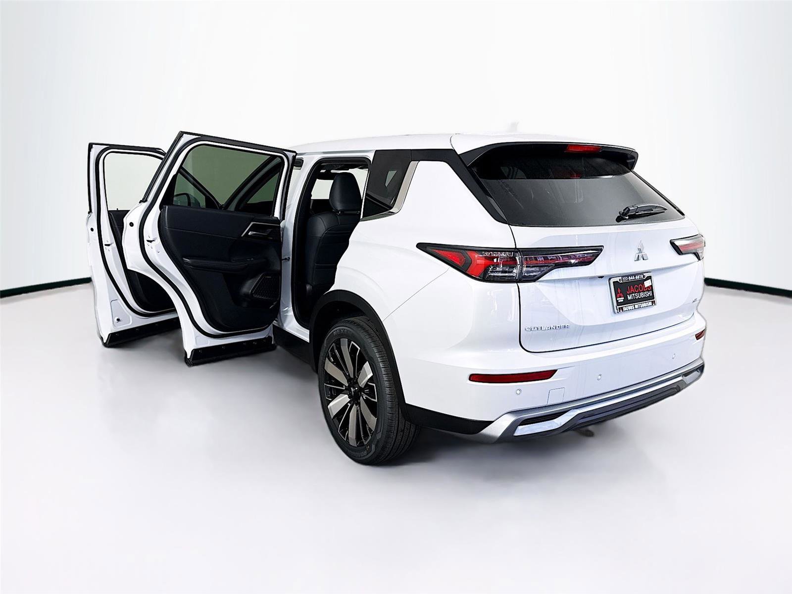 New 2026 Mitsubishi Outlander SE image 36