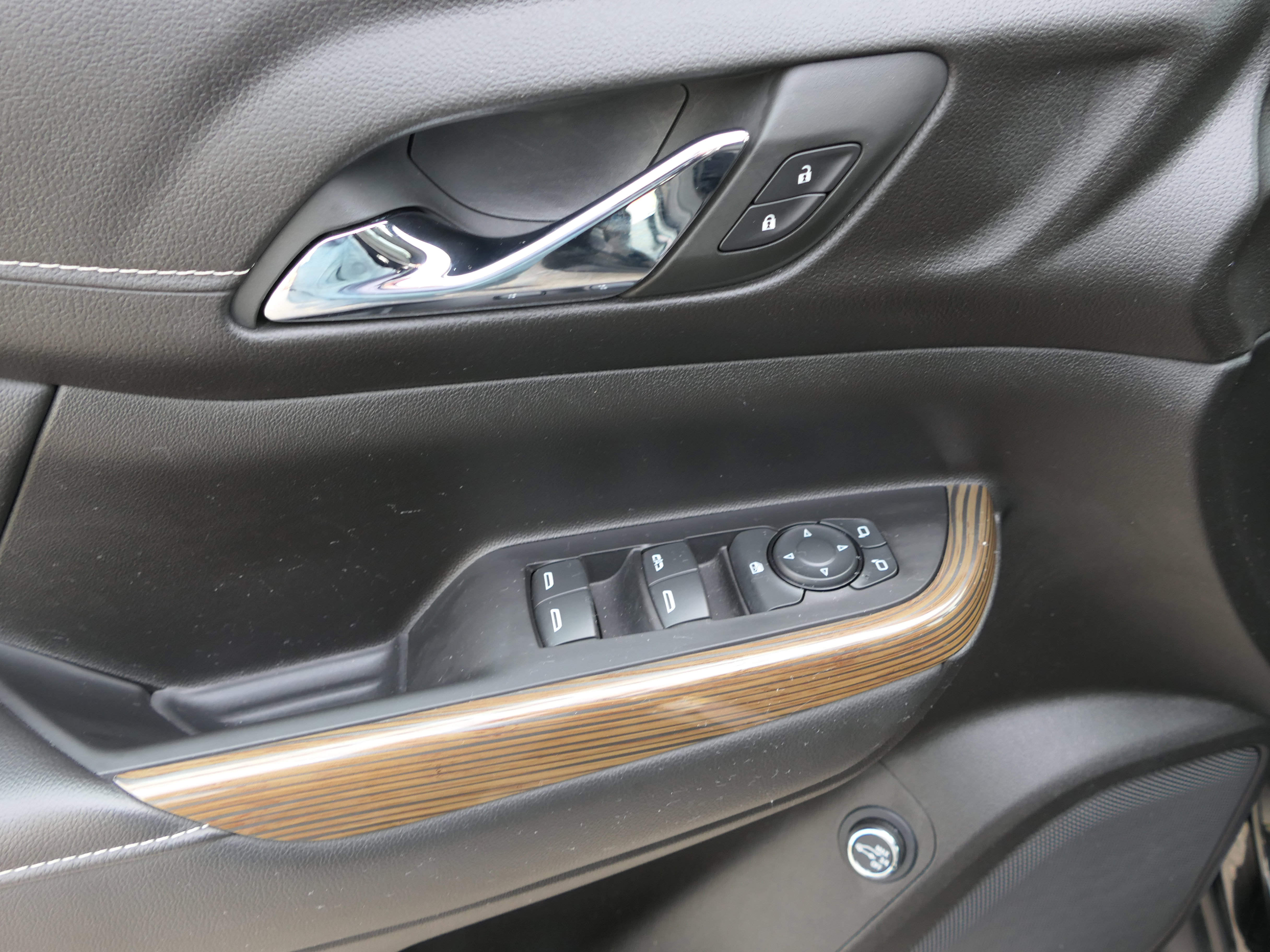 Used 2023 GMC Acadia SLE w/ Driver Convenience Package FWD image 14