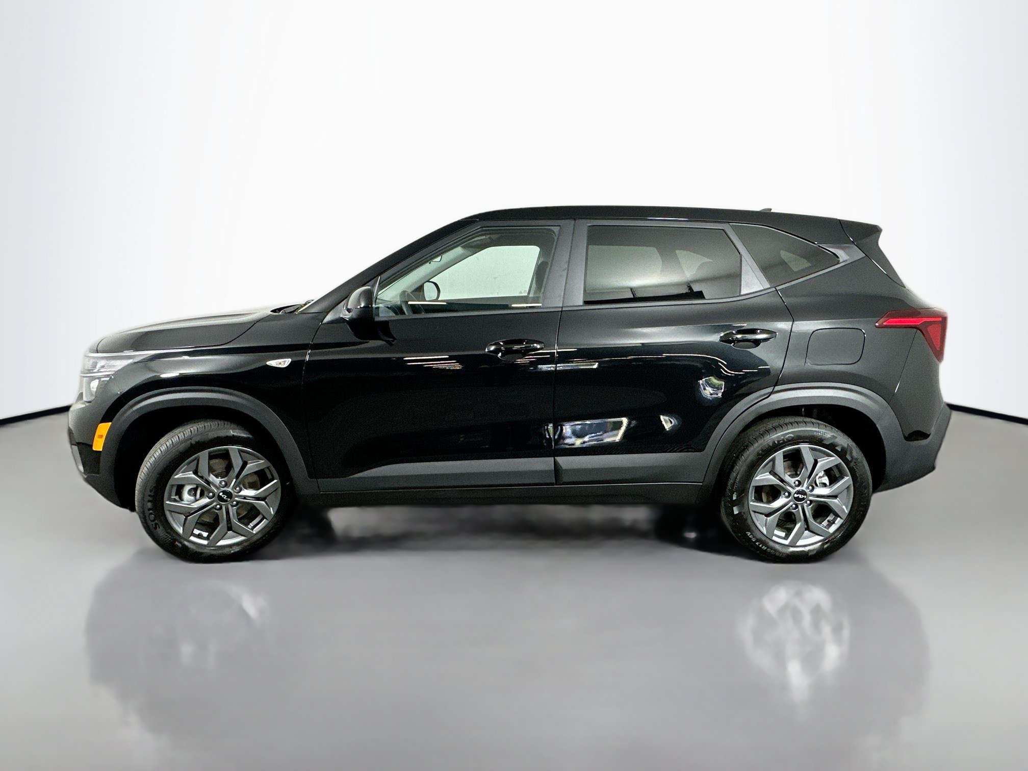 Certified 2026 Kia Seltos LX AWD/4WD image 4