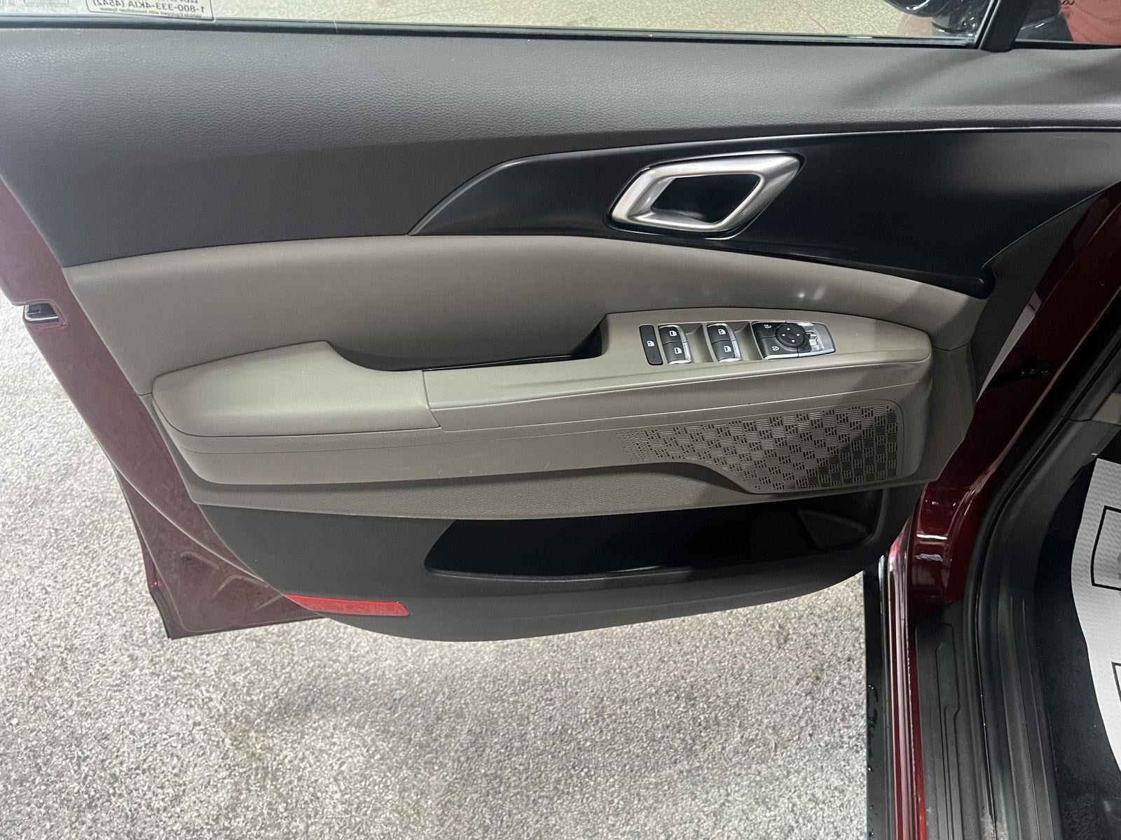 Used 2026 Kia Carnival FWD image 18