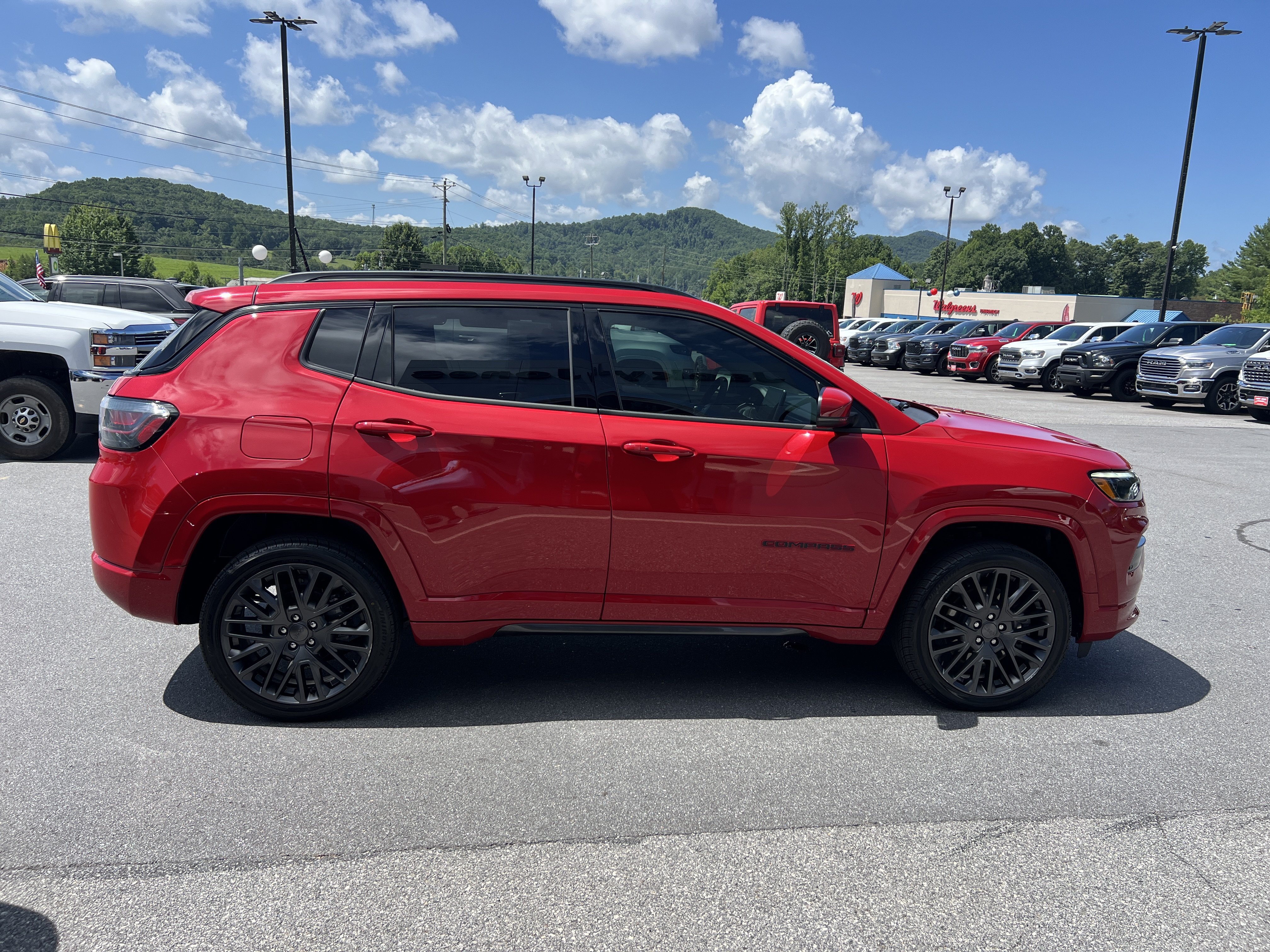 Used 2023 Jeep Compass Limited w/ Elite Group for (Red) Edition AWD/4WD image 4