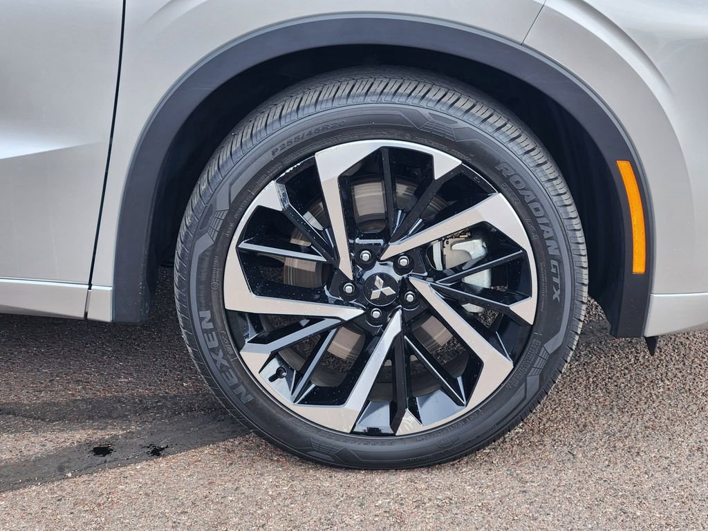 Used 2023 Mitsubishi Outlander 4WD Plug-In Hybrid image 30