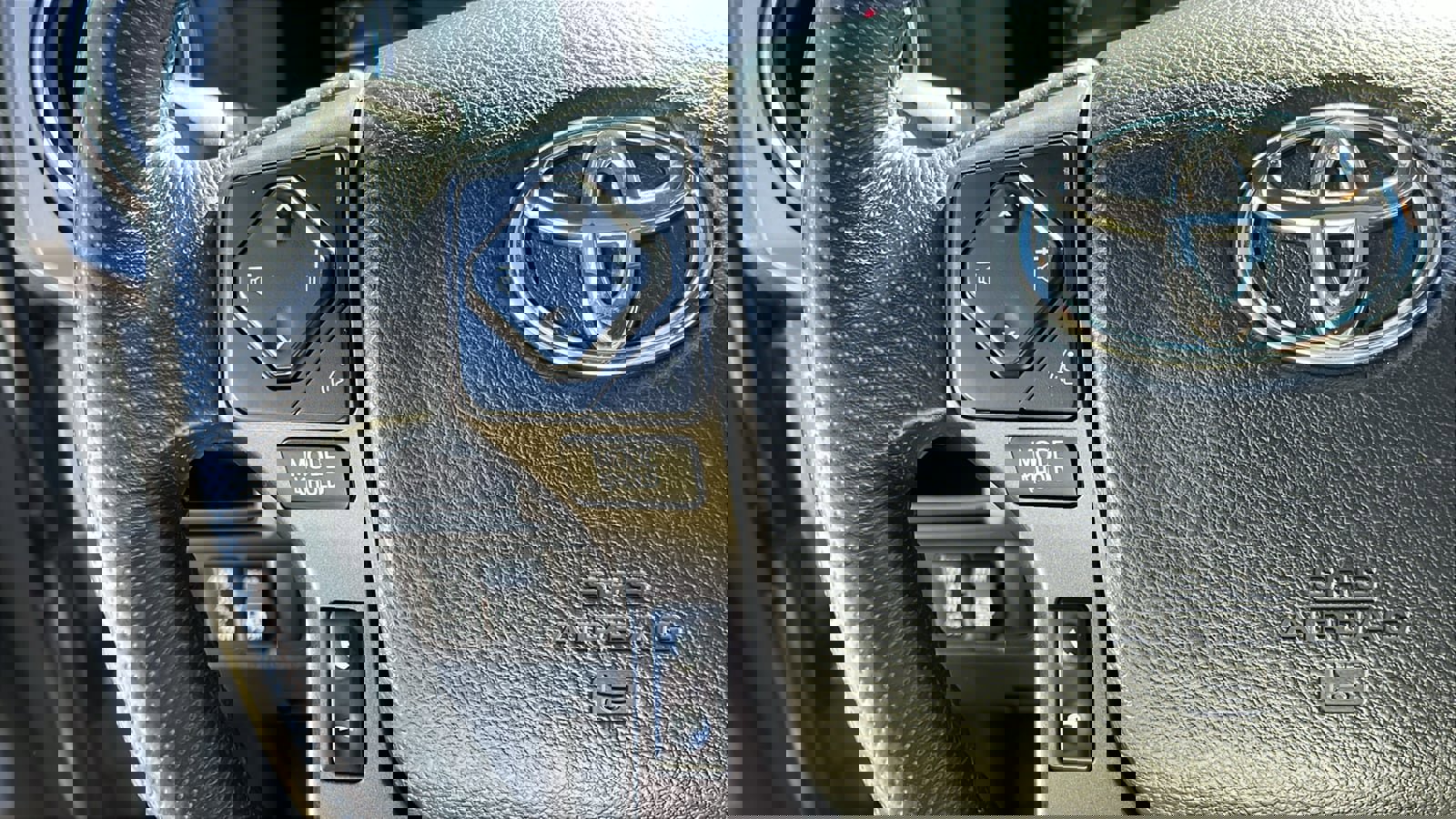 Used 2017 Toyota Tacoma TRD Off-Road image 12