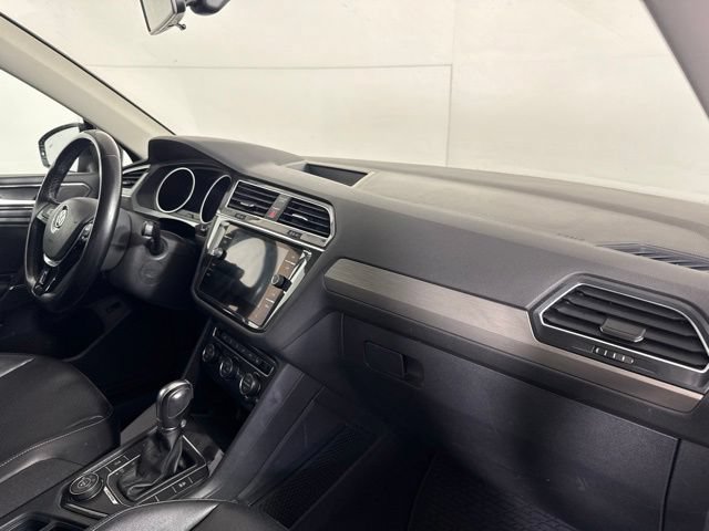 Used 2018 Volkswagen Tiguan SEL AWD/4WD image 34
