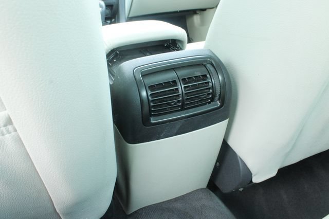 Used 2008 Saab 9-3 2.0T w/ Moonroof Package FWD image 28