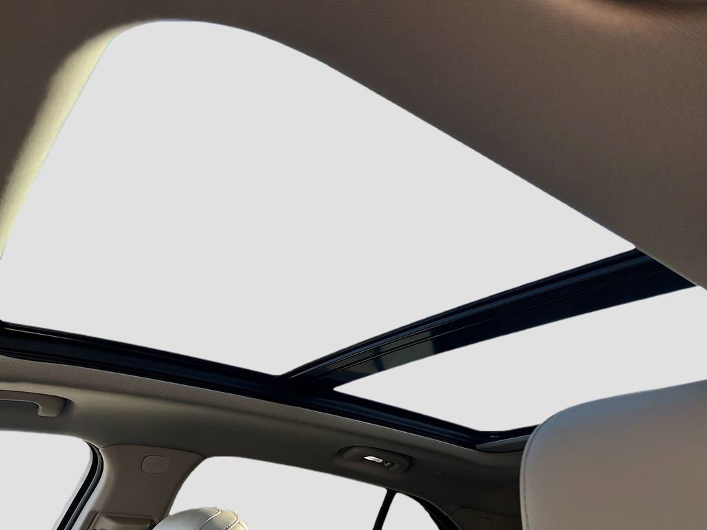 Used 2023 Cadillac XT4 Luxury w/ Cold Weather Package AWD/4WD image 23