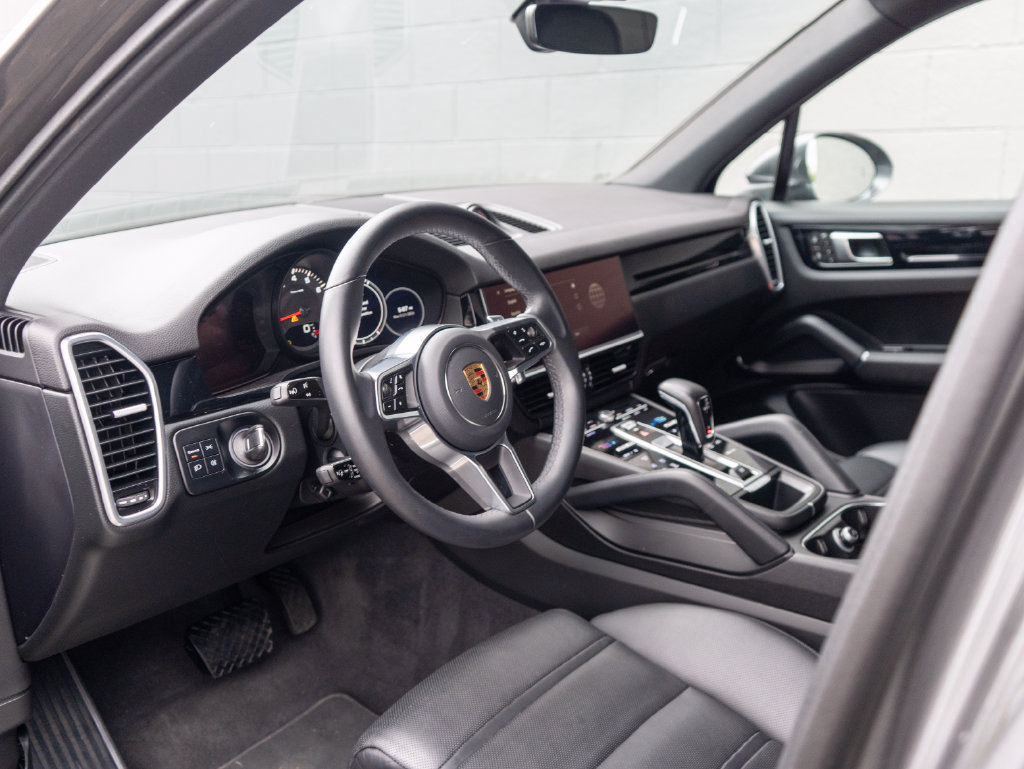 Used 2023 Porsche Cayenne AWD/4WD image 4
