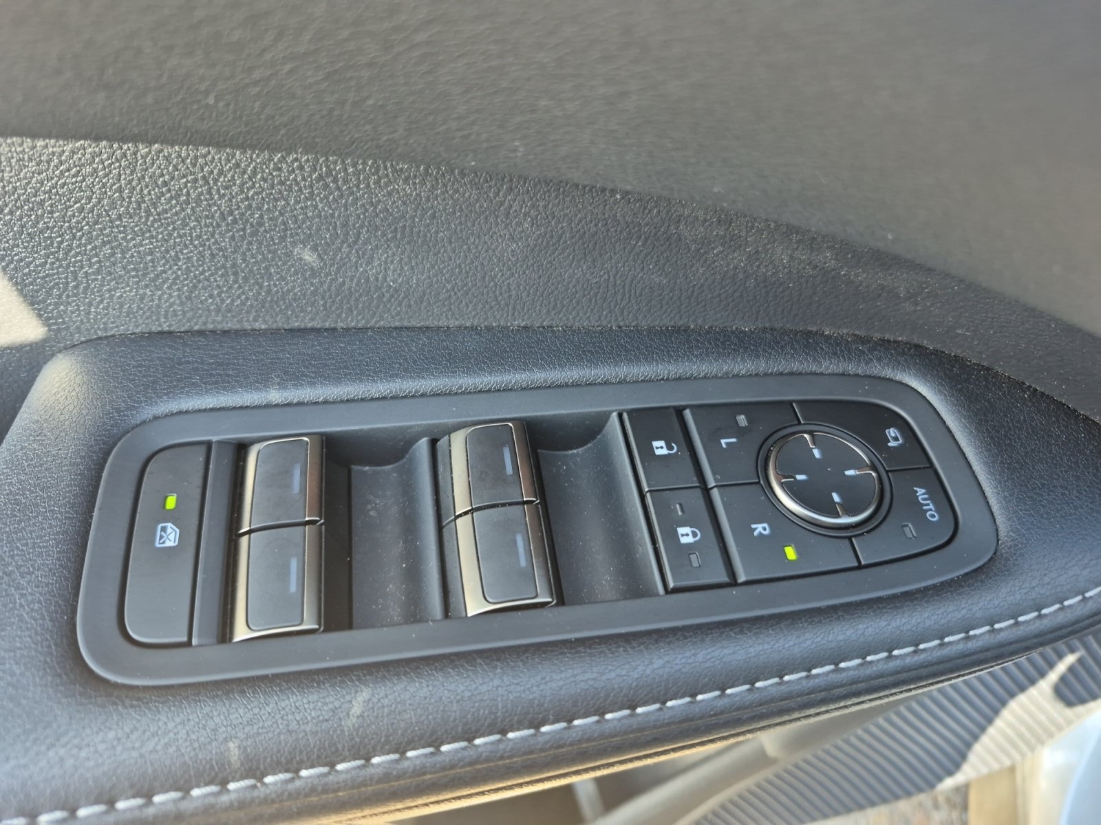 Used 2026 Lexus RX 450h AWD w/ Convenience Package image 15