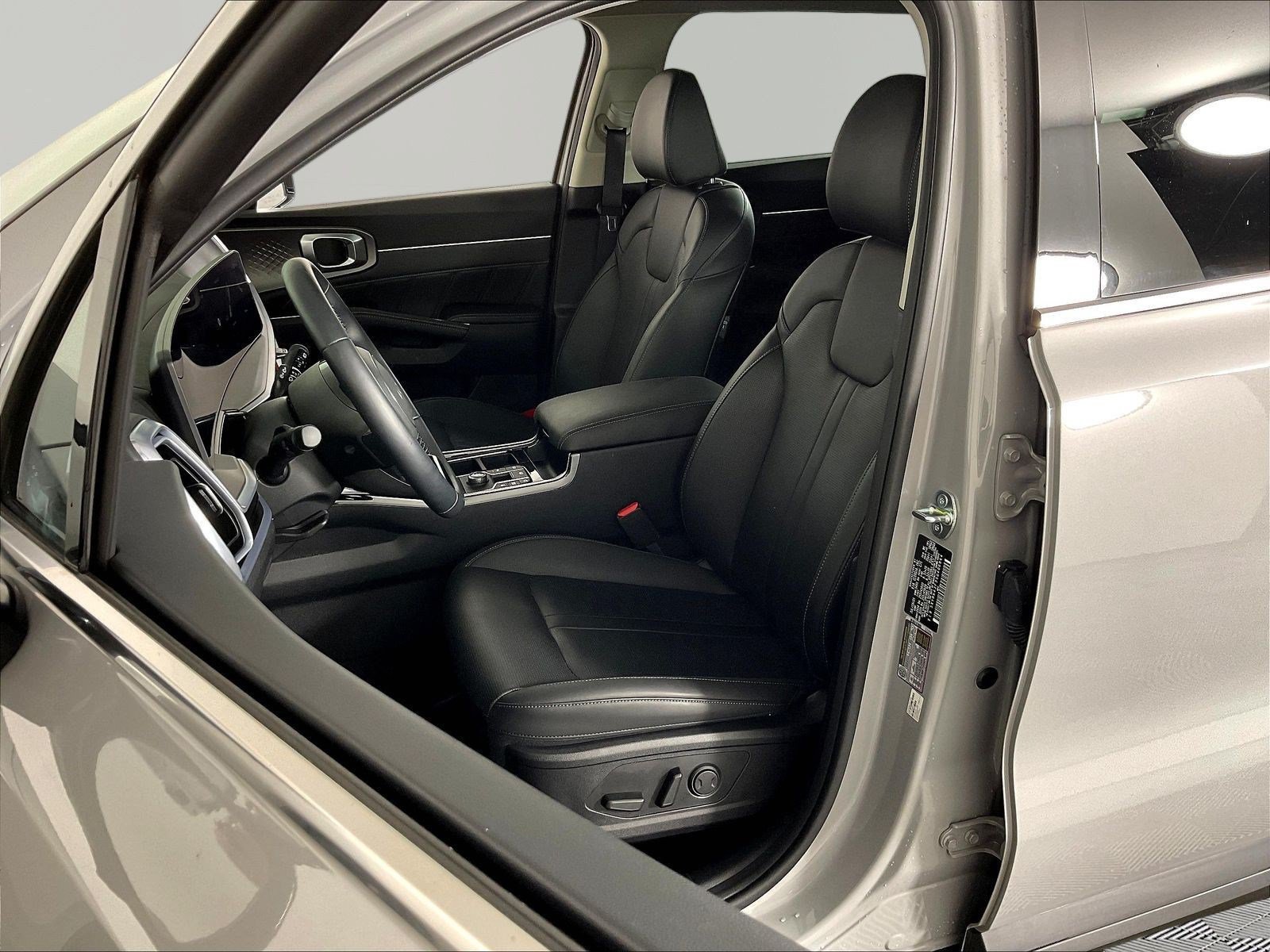 Certified 2025 Kia Sorento SX FWD image 21