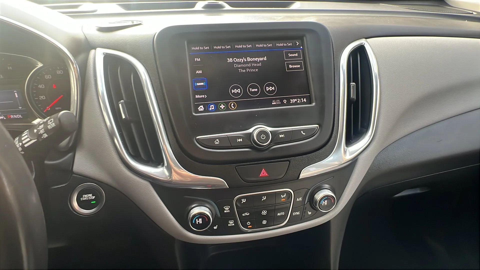 Used 2020 Chevrolet Equinox LT w/ Driver Convenience Package image 14