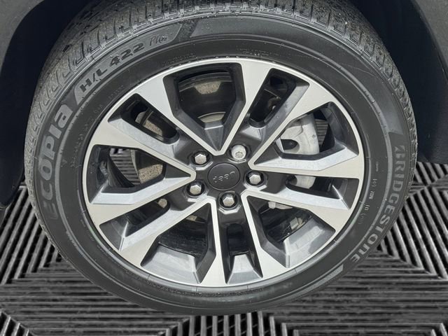 Certified 2022 Jeep Grand Cherokee L Overland w/ Luxury Tech Group IV AWD/4WD image 10