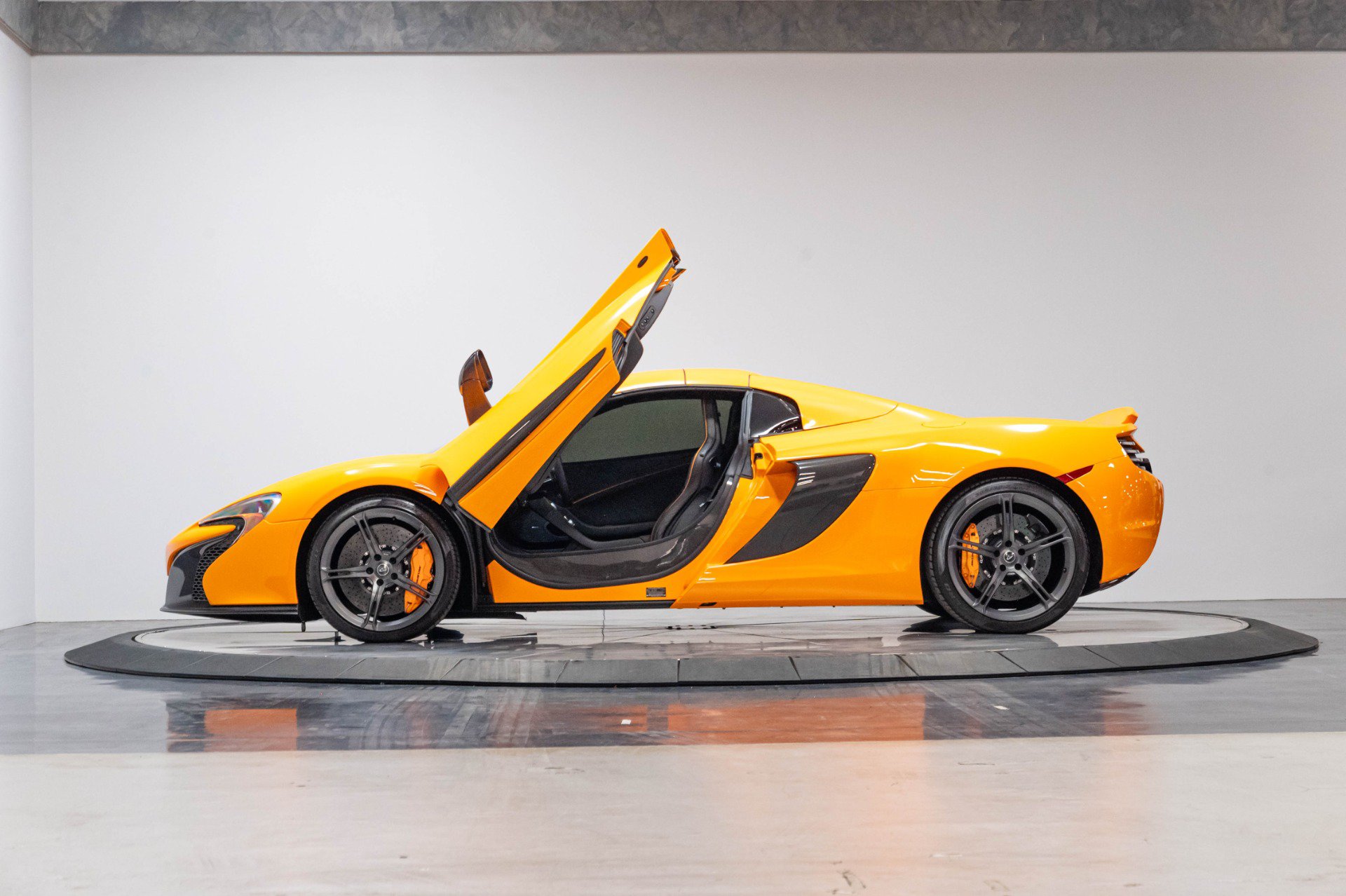 Used 2015 McLaren 650S Spider RWD image 47