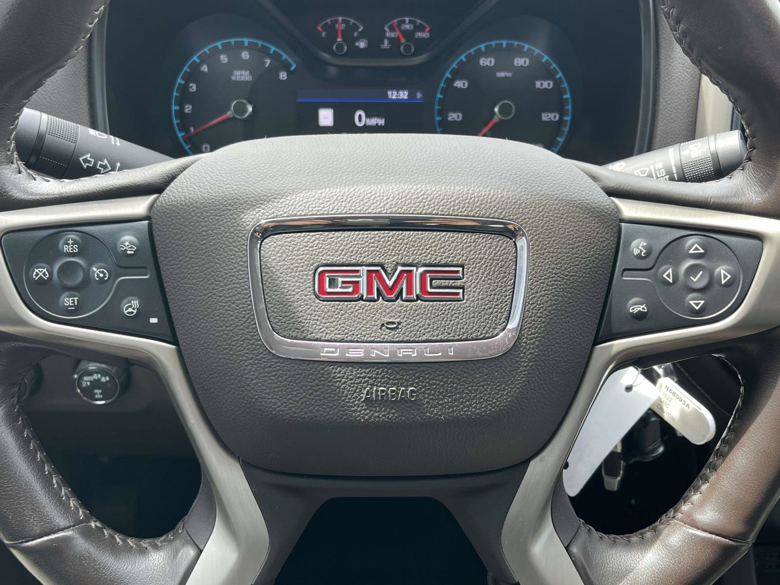 Used 2022 GMC Canyon Denali image 17