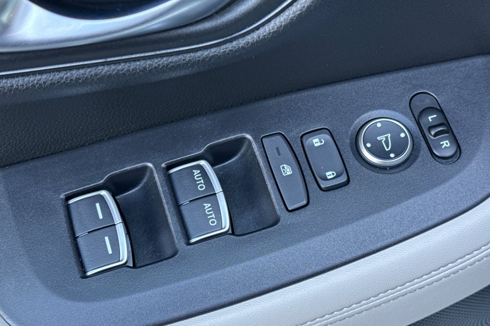 Used 2024 Honda HR-V EX-L image 11