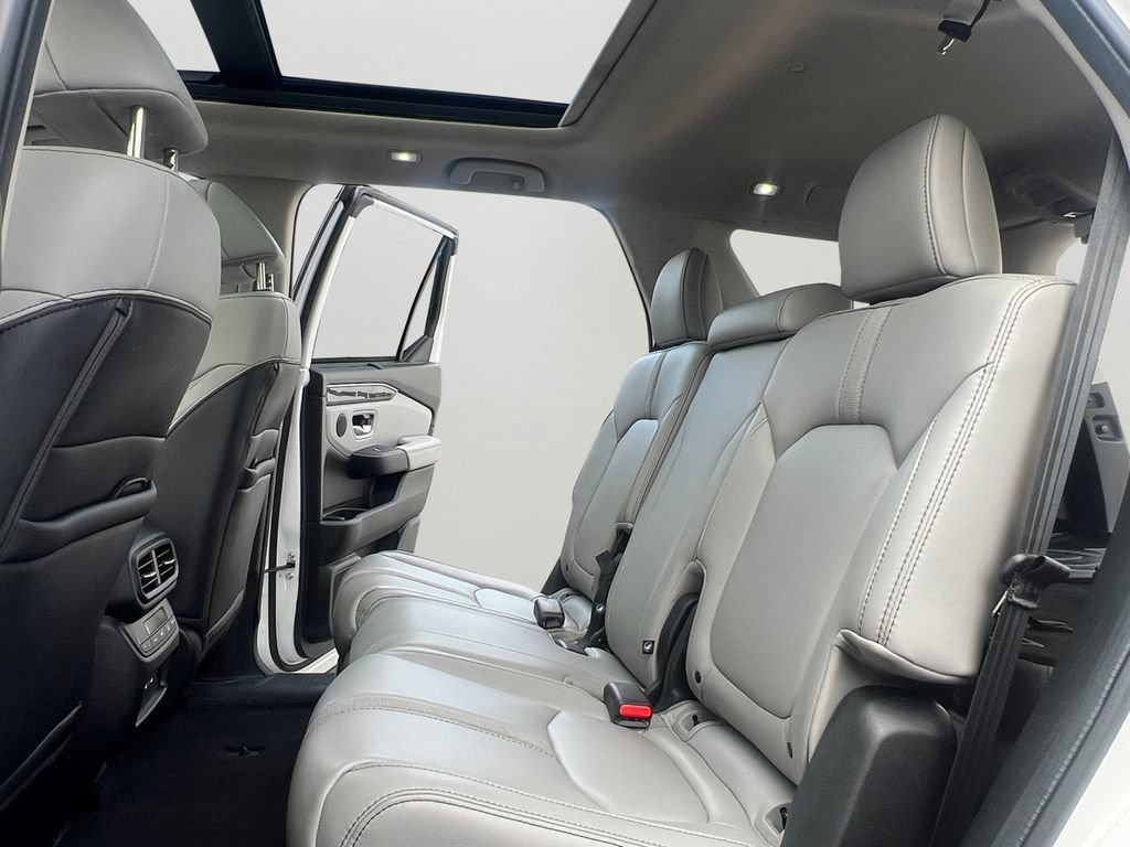 Certified 2024 Honda Pilot Touring image 24