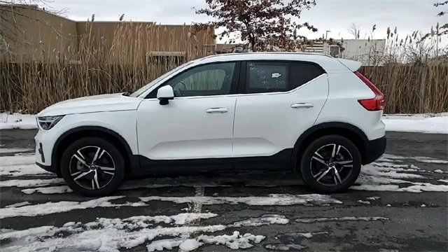 Used 2025 Volvo XC40 B5 Core image 5