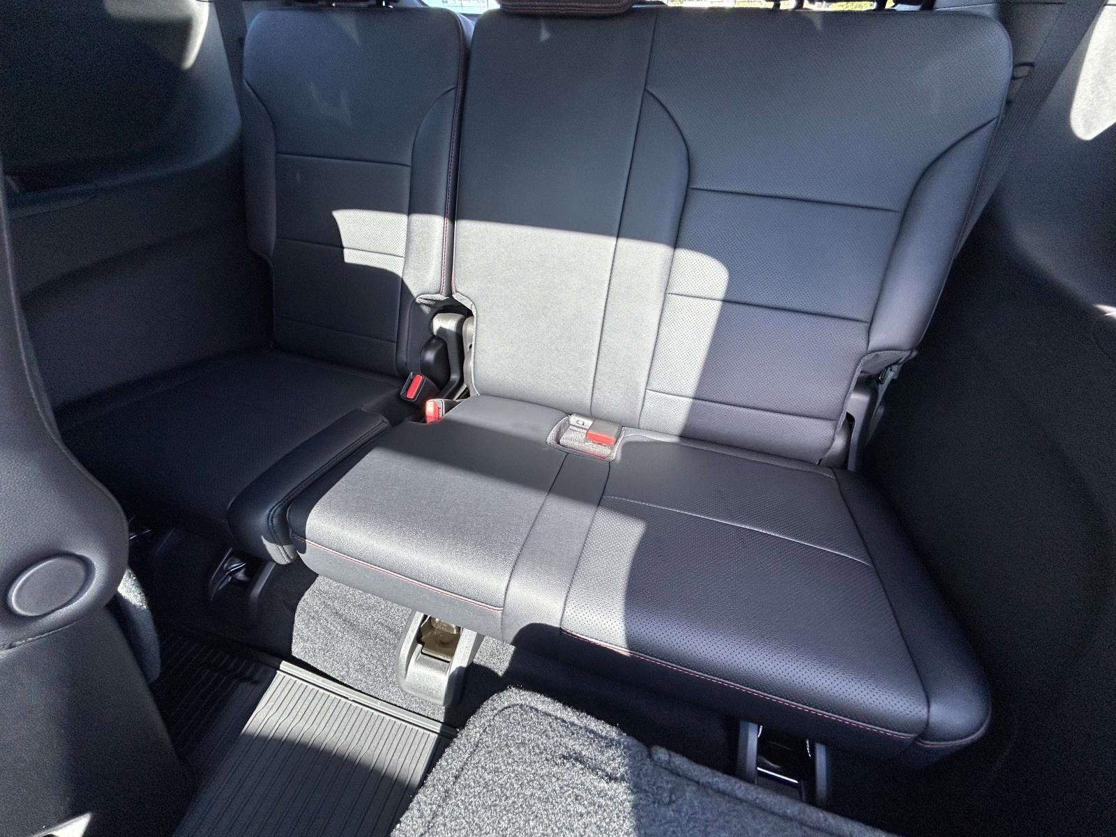 New 2026 Chevrolet Traverse Z71 w/ LPO, Floor Liner Package image 17