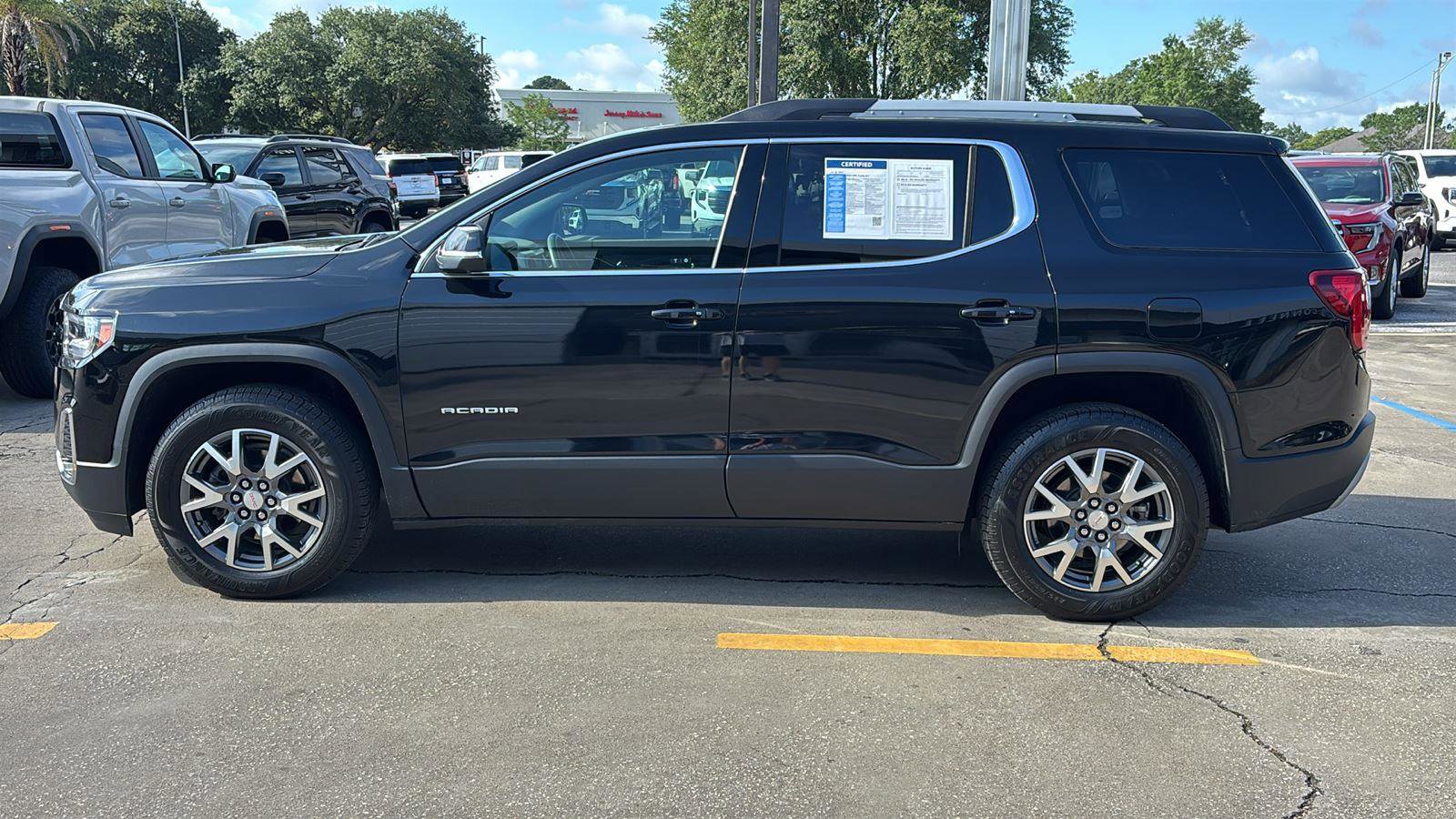 Certified 2023 GMC Acadia SLT w/ Technology Package FWD image 4