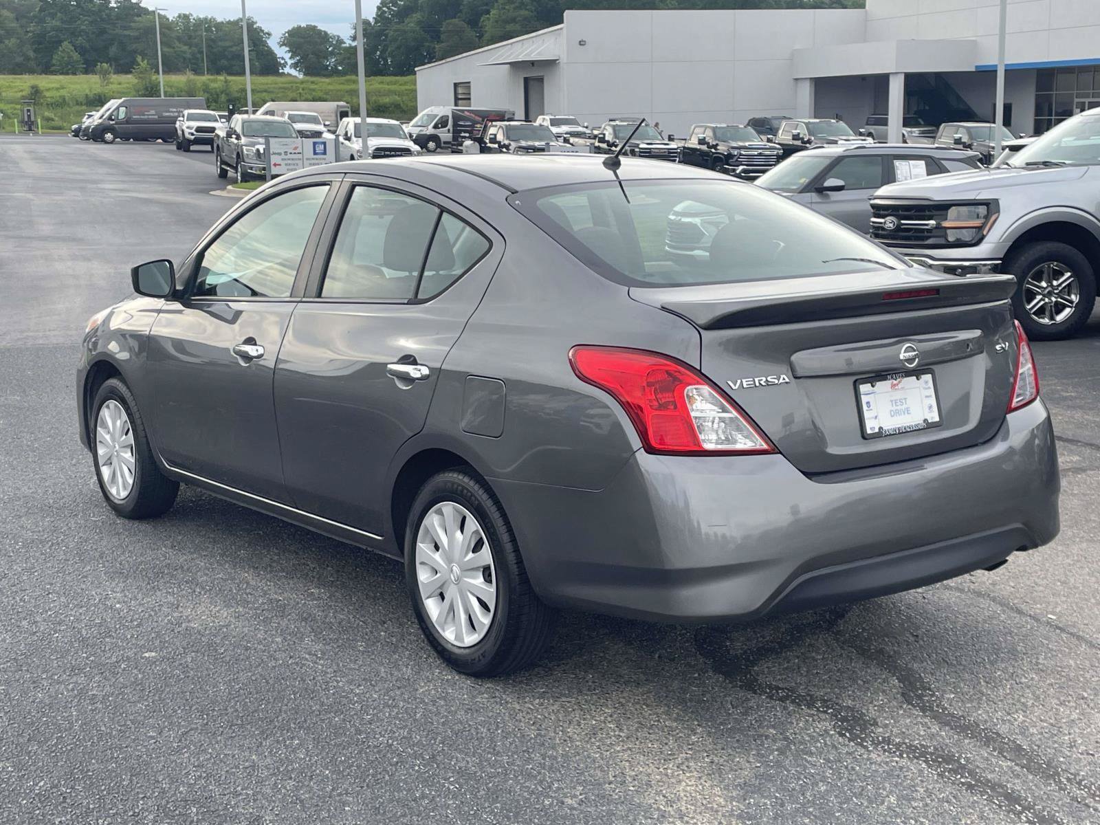 Used 2018 Nissan Versa SV FWD image 7