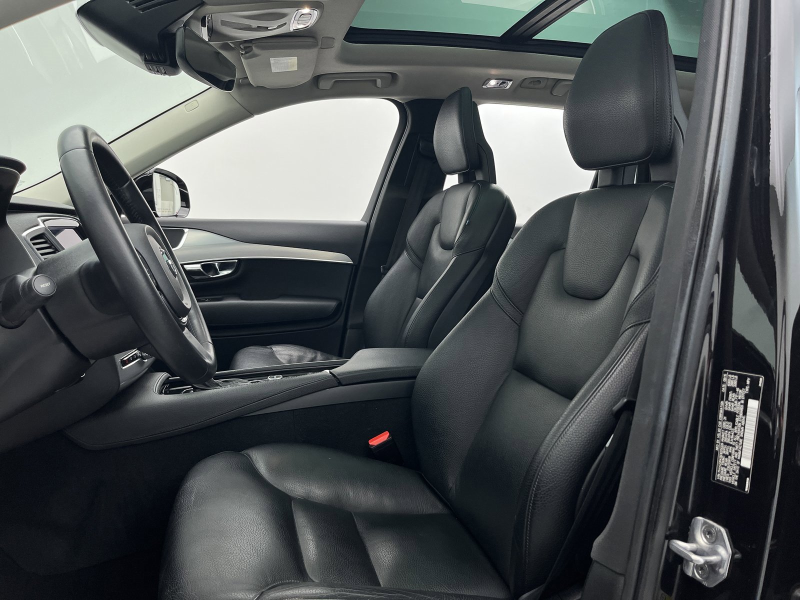 Used 2016 Volvo XC90 T6 Momentum w/ Vision Package image 14