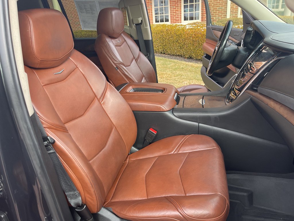 Used 2019 Cadillac Escalade ESV Luxury w/ LPO, Escalade Noir Package image 36
