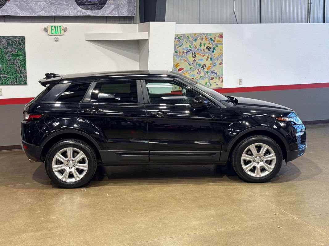 Used 2017 Land Rover Range Rover Evoque SE Premium image 44