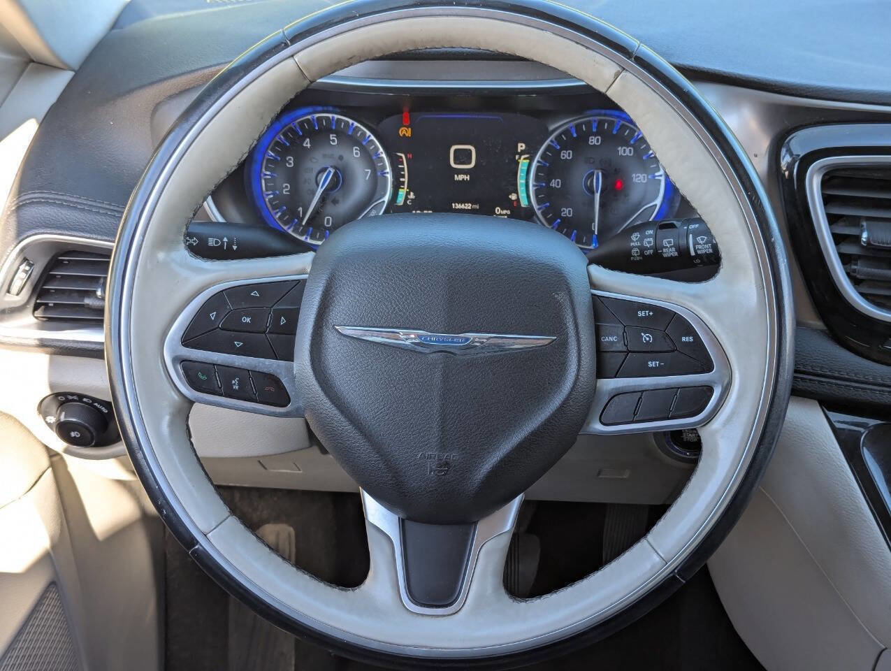 Used 2018 Chrysler Pacifica Limited image 20
