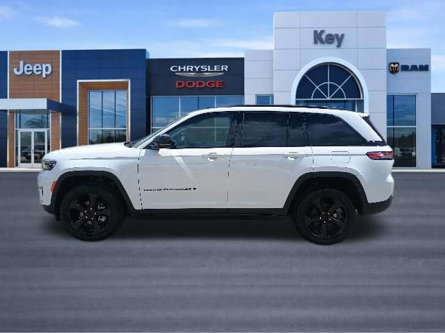 Used 2023 Jeep Grand Cherokee Limited w/ Black Appearance Package AWD/4WD image 2