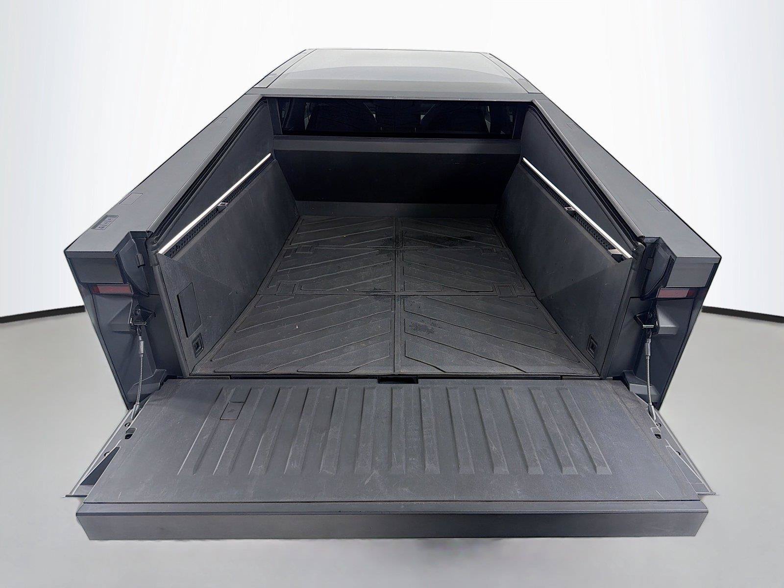 Used 2024 Tesla Cybertruck AWD Crew Cab image 20