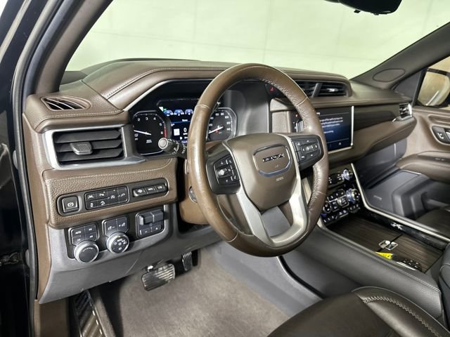 Used 2021 GMC Yukon XL Denali w/ Denali Premium Package image 13