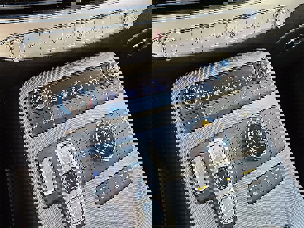 Used 2021 Hyundai Palisade SEL w/ Premium Package image 17