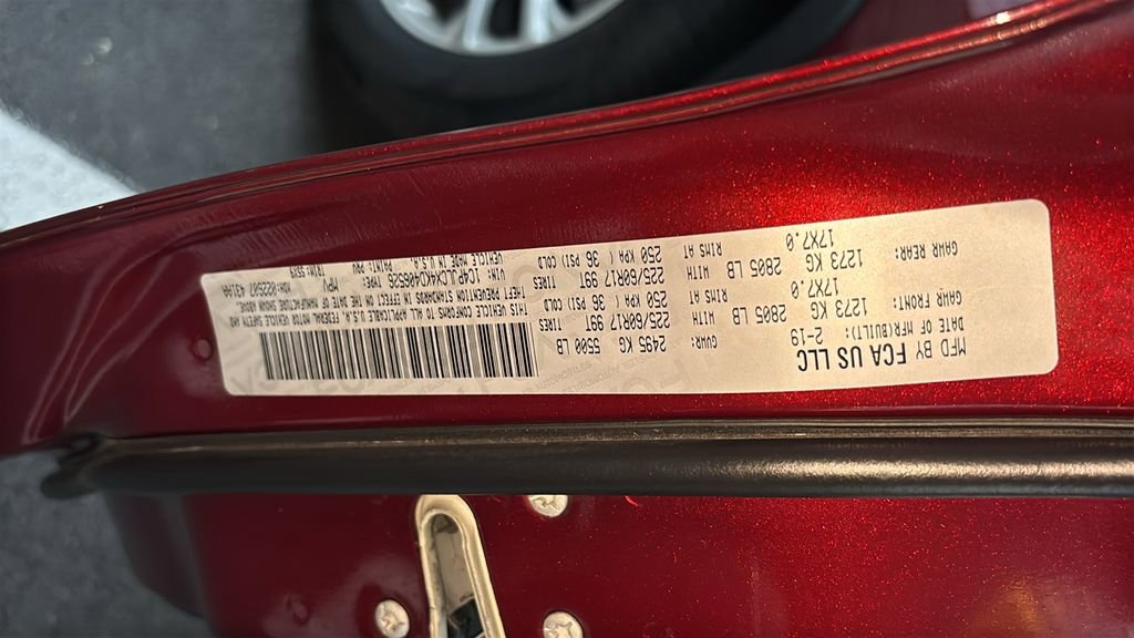 Used 2019 Jeep Cherokee Latitude w/ Cold Weather Group image 33