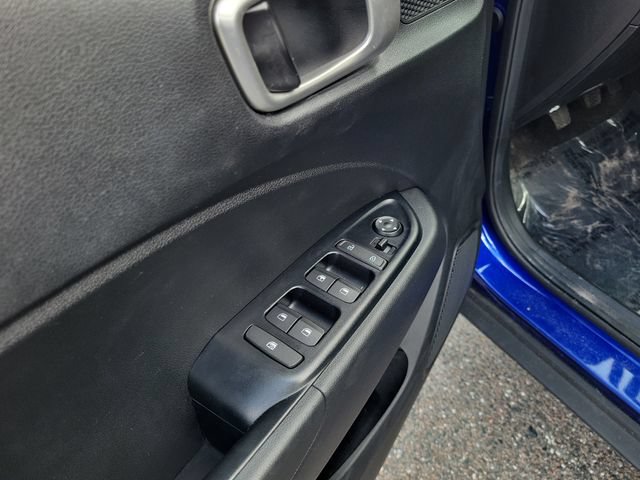 Used 2020 Hyundai Venue SE FWD image 16