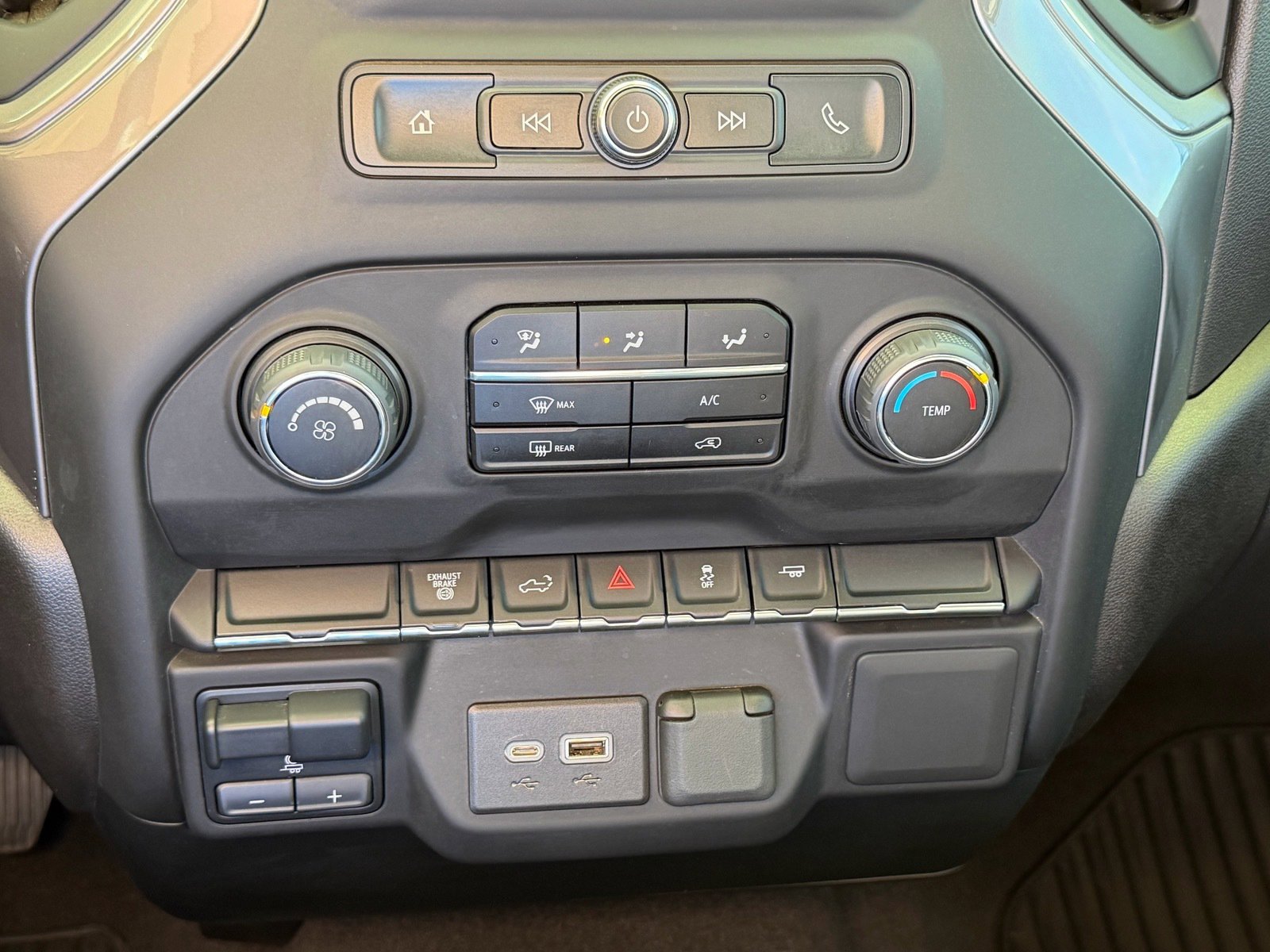 Used 2023 Chevrolet Silverado 2500 Custom w/ Custom Value Package image 12