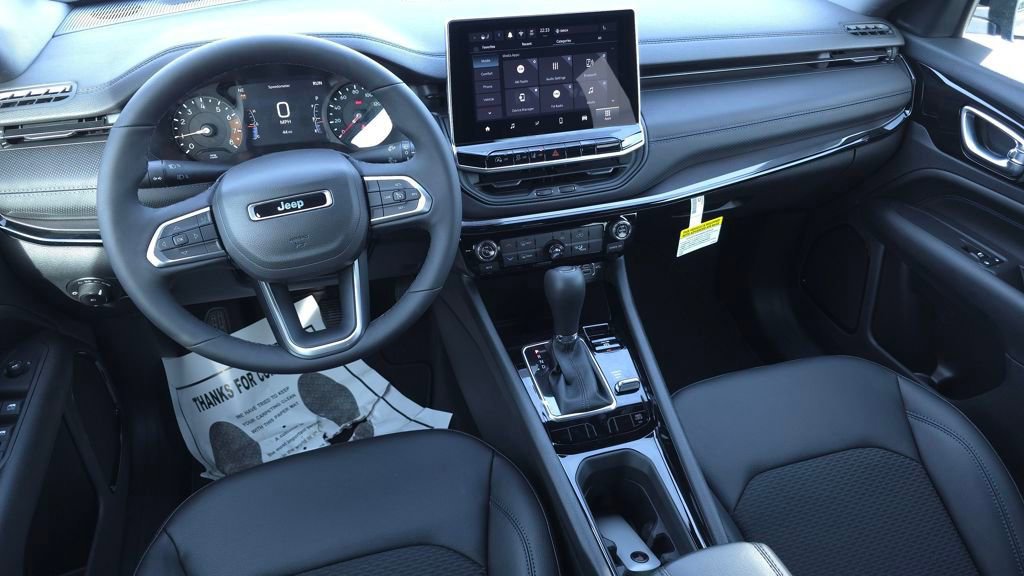 New 2026 Jeep Compass Latitude image 25