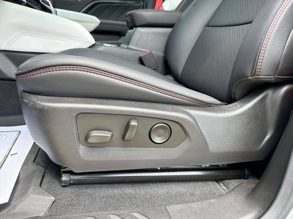 Used 2024 GMC Canyon AT4X AWD/4WD image 12