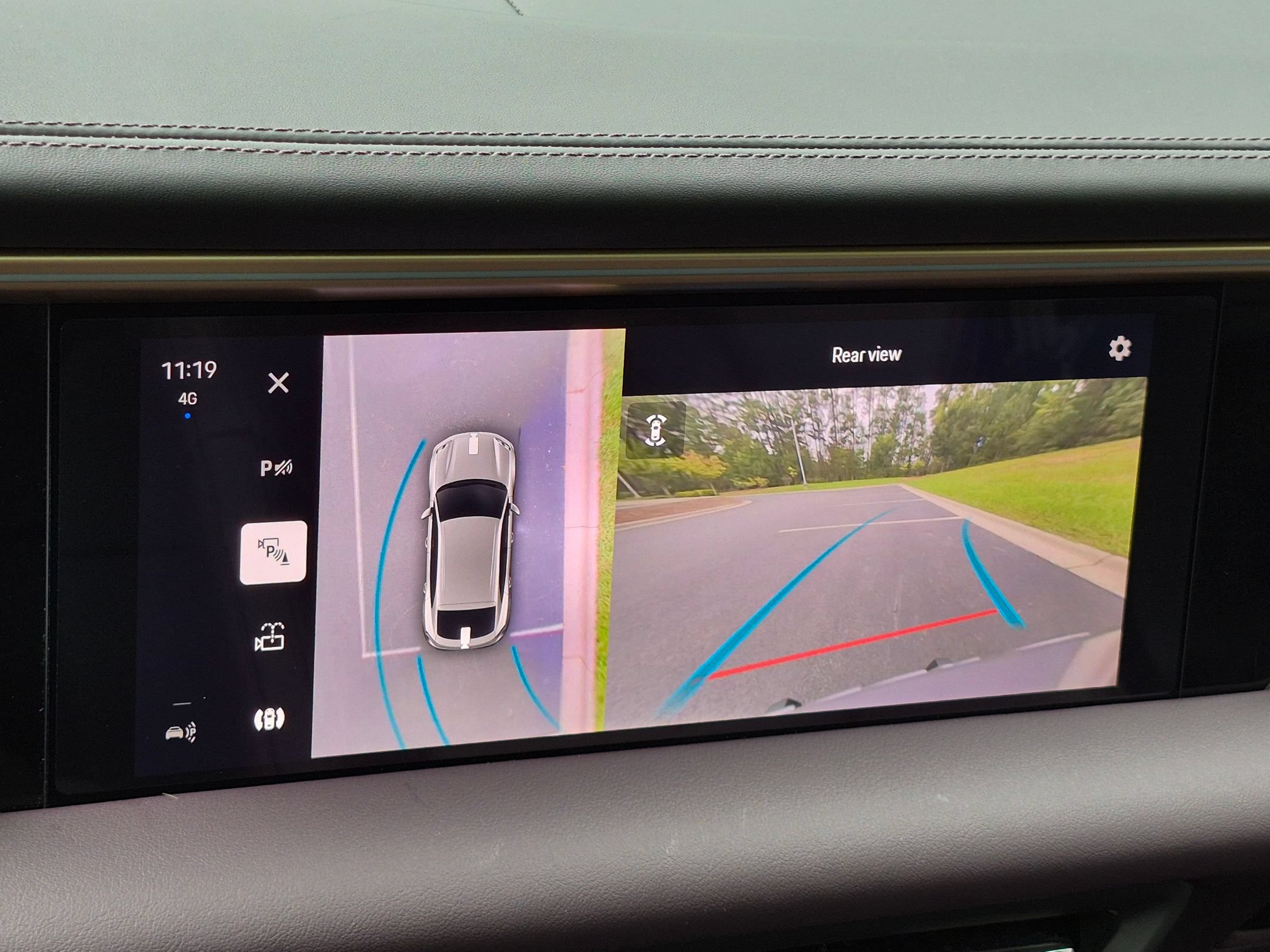 Certified 2025 Porsche Macan 4 Electric AWD/4WD image 17
