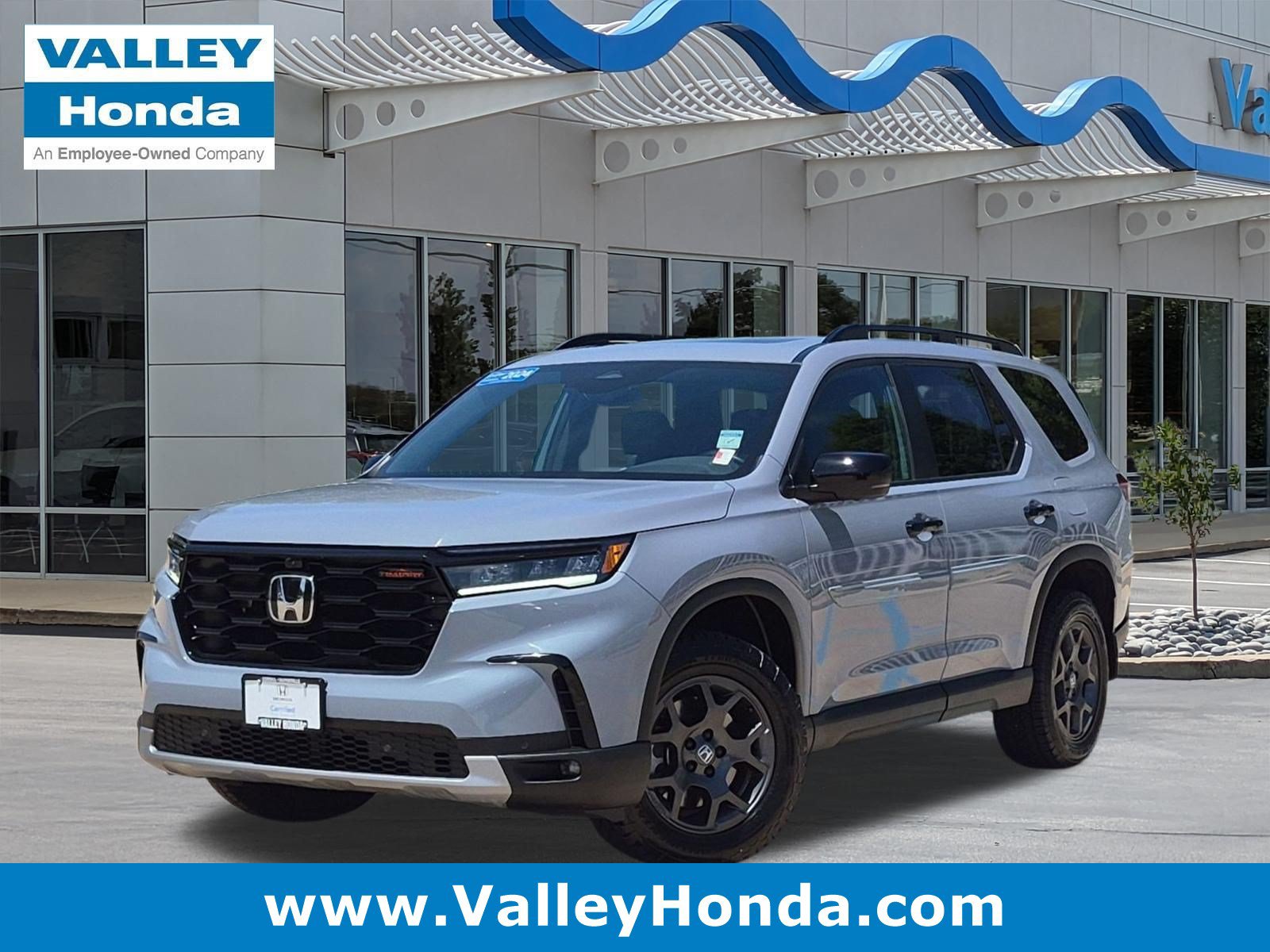 Certified 2024 Honda Pilot TrailSport image 1