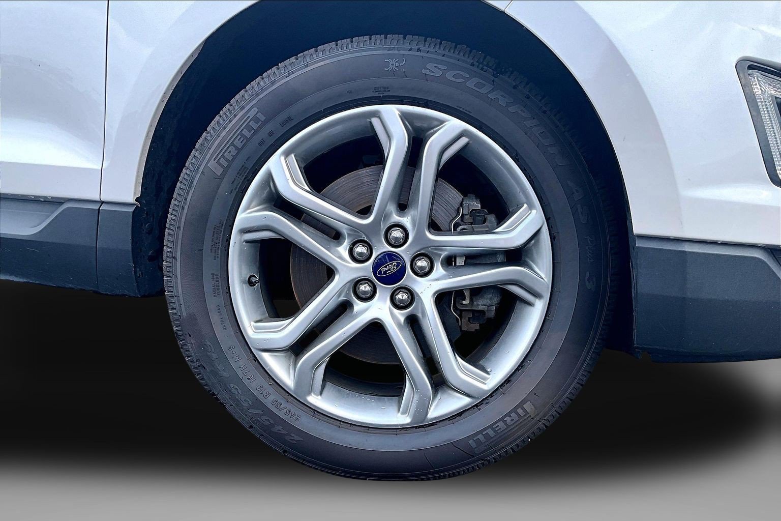 Used 2016 Ford Edge Titanium w/ Technology Package AWD/4WD image 9
