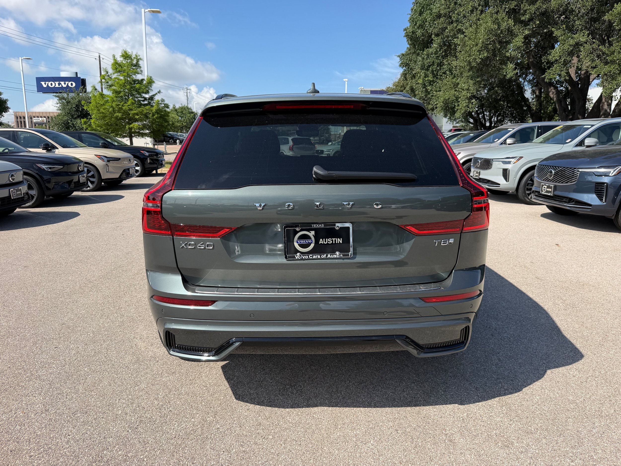 New 2026 Volvo XC60 T8 Plus w/ Climate Package AWD/4WD image 5