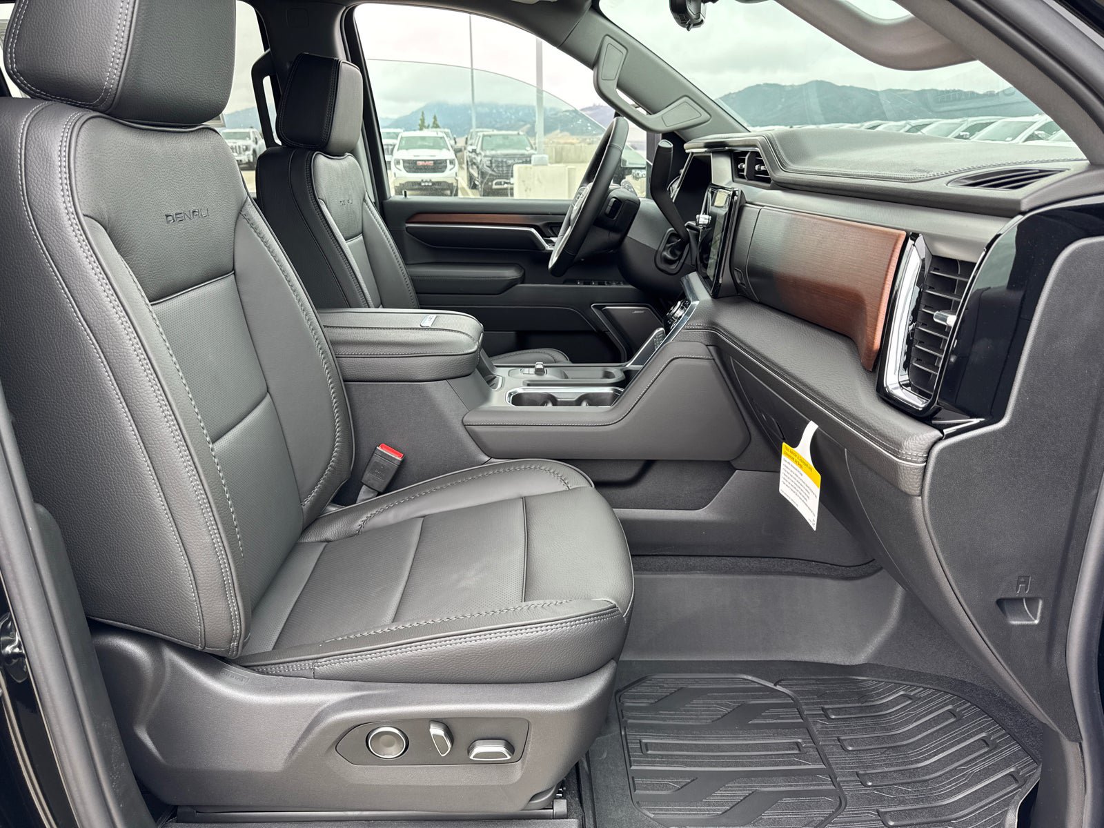 New 2026 GMC Sierra 2500 Denali w/ Denali Reserve Package AWD/4WD image 15