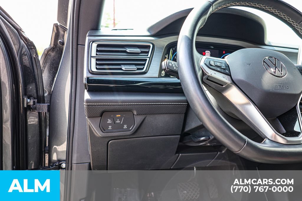 Used 2024 Volkswagen Atlas Cross Sport SE FWD image 27