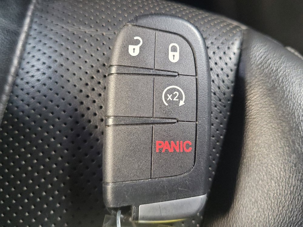 Used 2019 Jeep Cherokee Limited image 32