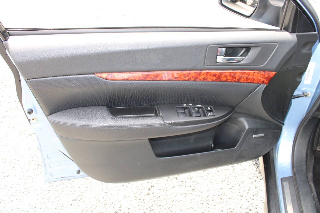 Used 2010 Subaru Outback 2.5i Limited AWD/4WD image 21